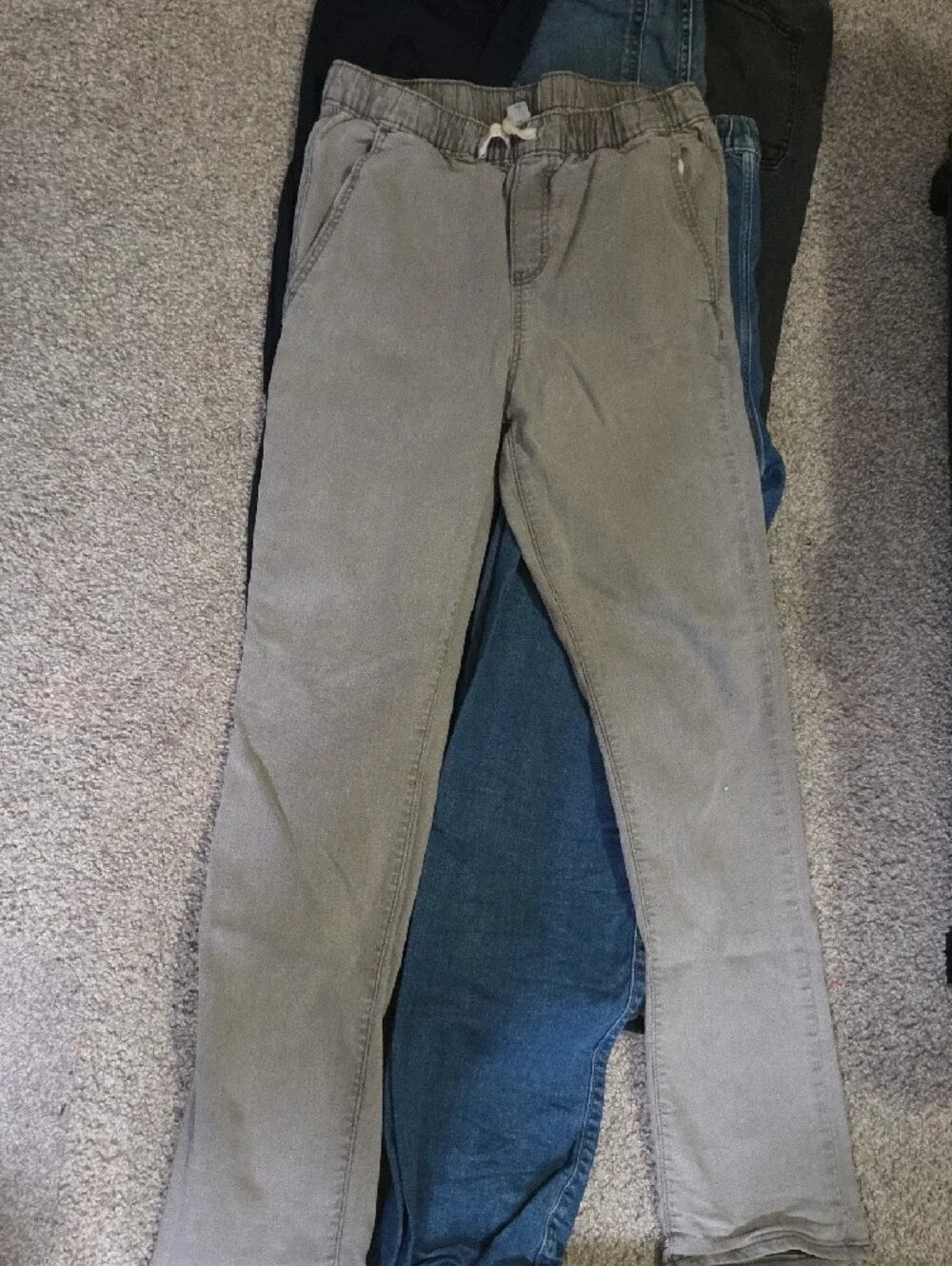 Old Navy 5 Pairs XXL/18, 4 pairs Jeans And 1 Jogger Bundle Blue, Black, Gray